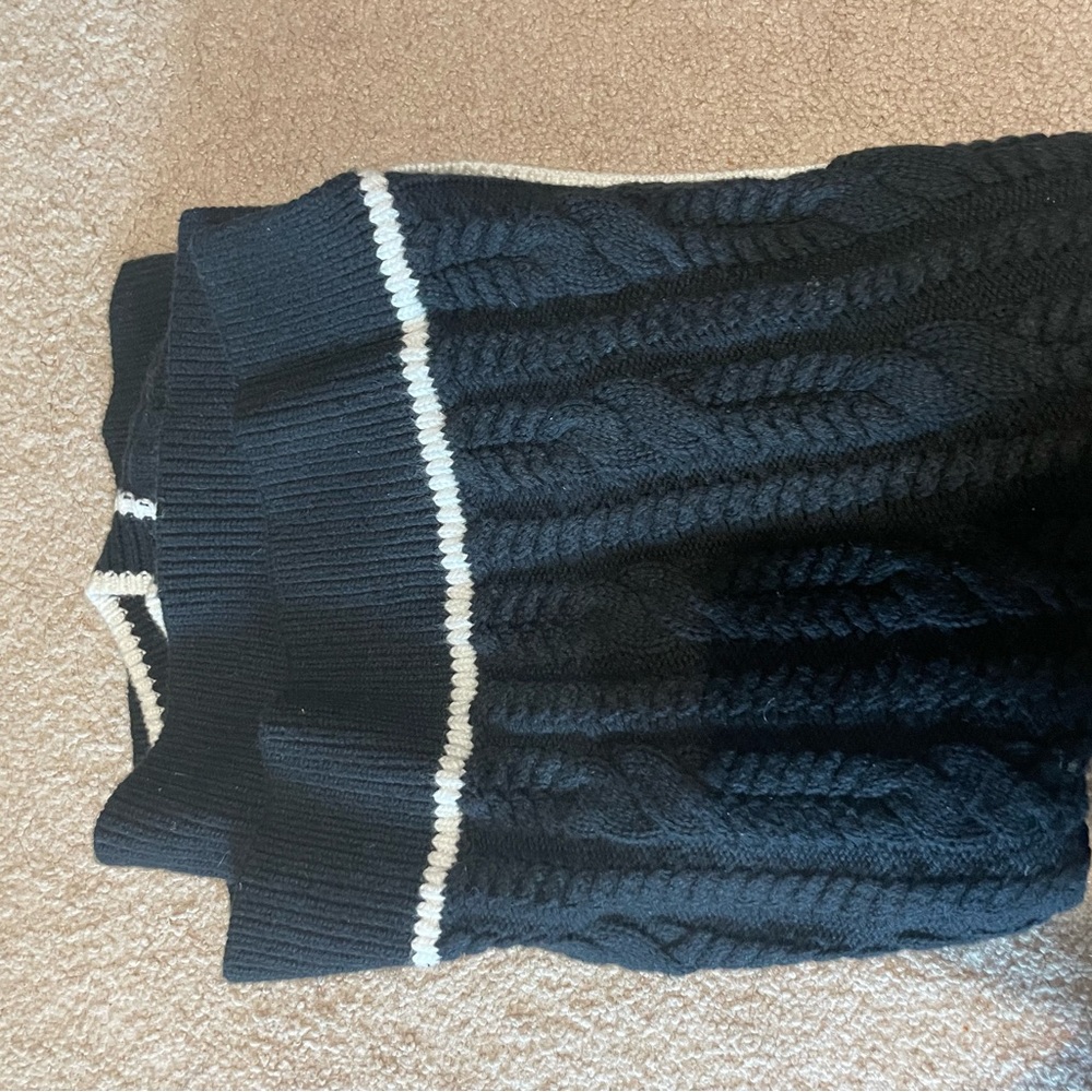 Abercrombie size M sweater vest. Gently used. No flaws. - Picture 4 of 4